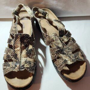 Clark's sandals sz 8.5 N animal print cushion insole GUC